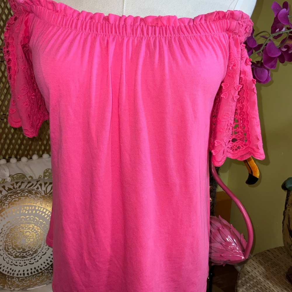 Lilly Pulitzer NWT Fayette Eyelet Sleeve Top Raz Berry Size XS - Picture 2 of 10